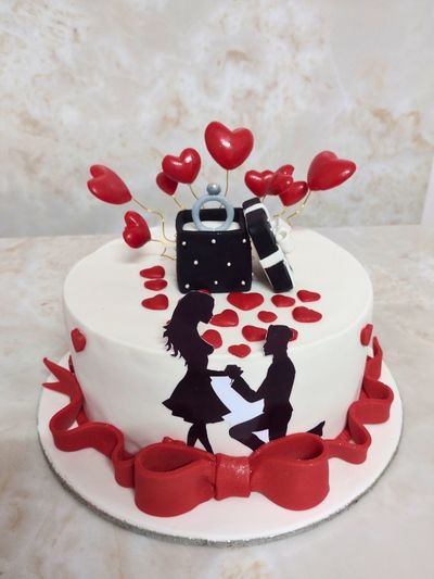  Couple Romantic Anniversary Cake